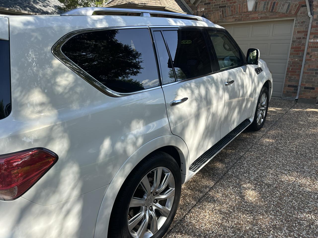 Infiniti QX56 4WD 4dr 7-passenger 2012