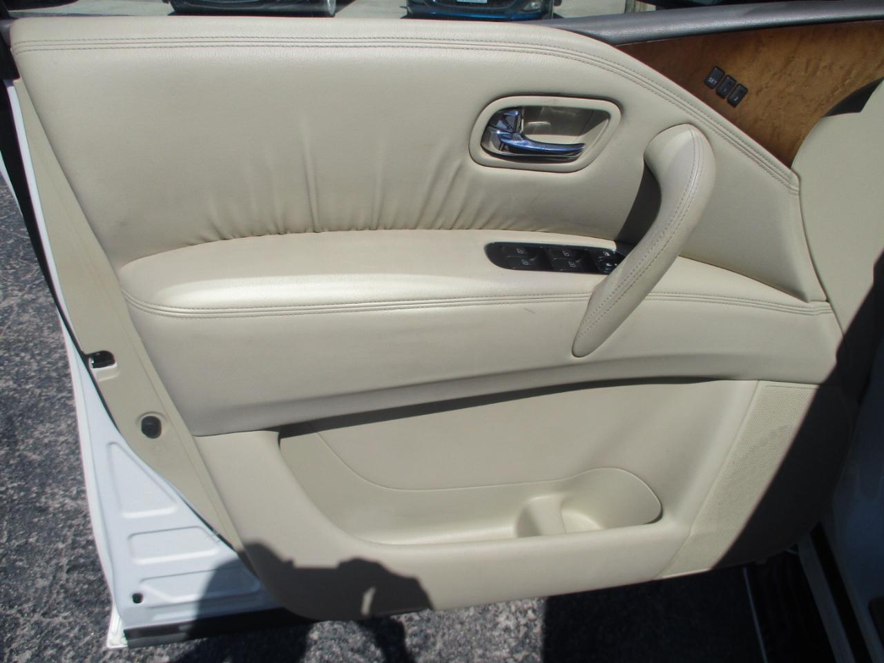 Infiniti QX56 4WD 4dr 7-passenger 2012