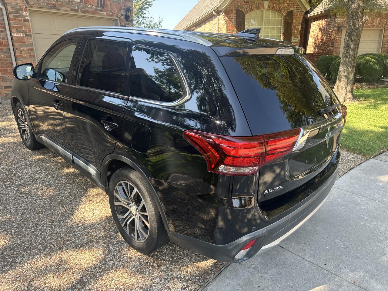Mitsubishi Outlander SEL FWD 2017