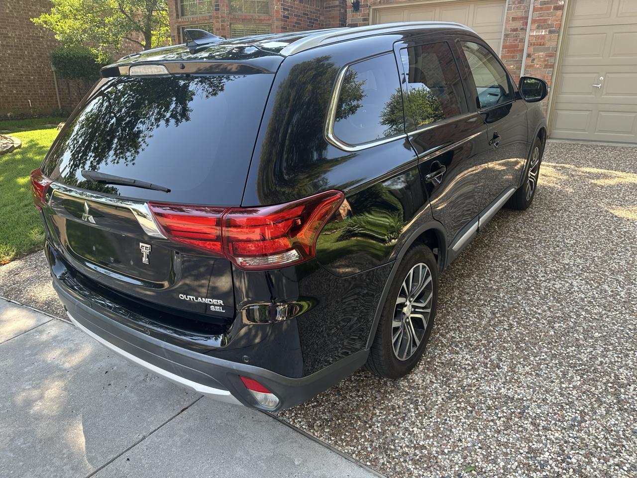 Mitsubishi Outlander SEL FWD 2017