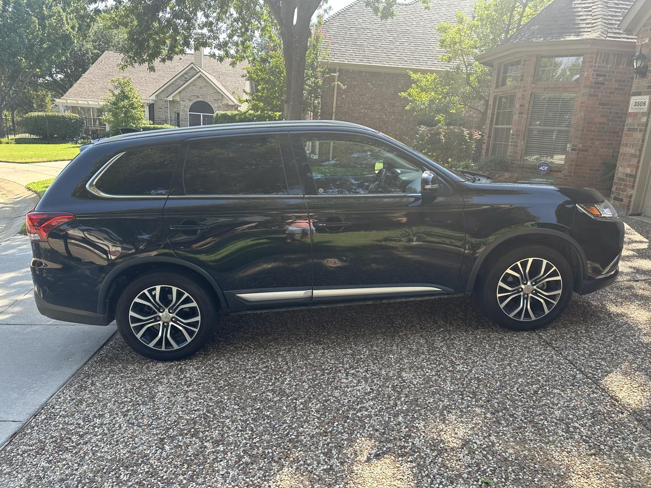 Mitsubishi Outlander SEL FWD 2017