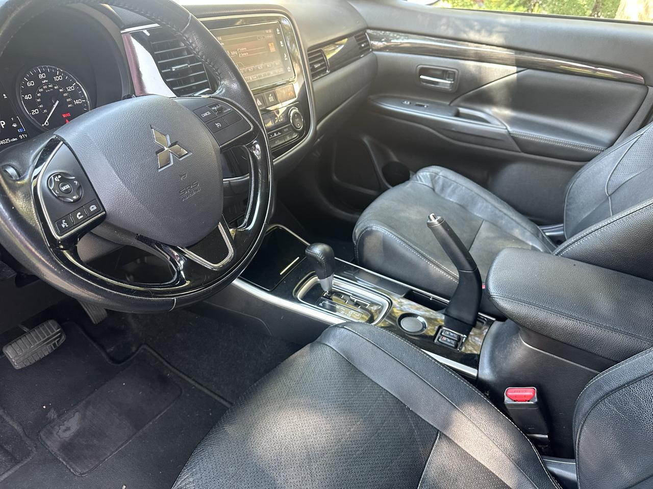 Mitsubishi Outlander SEL FWD 2017