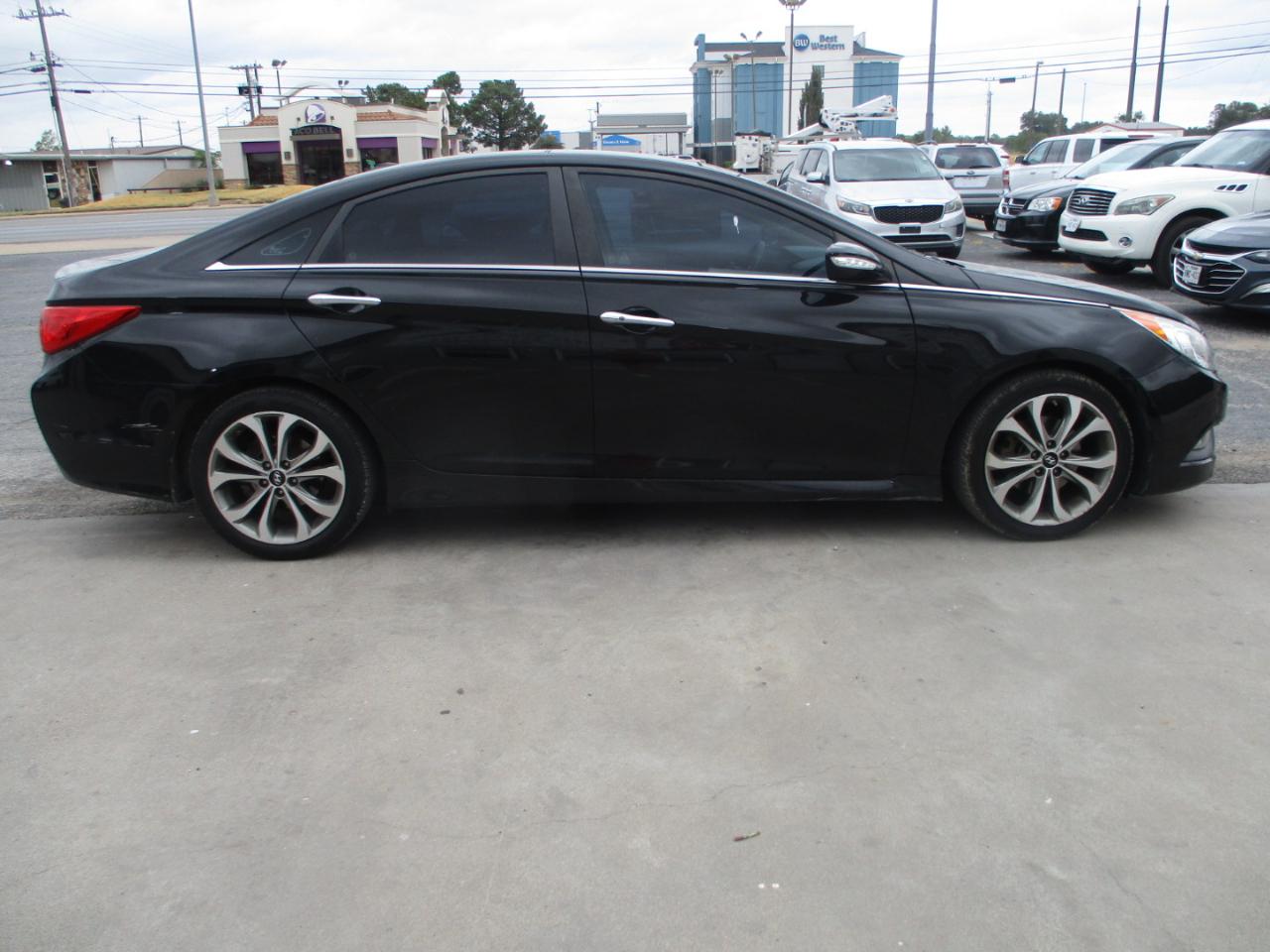 Hyundai Sonata photo 4