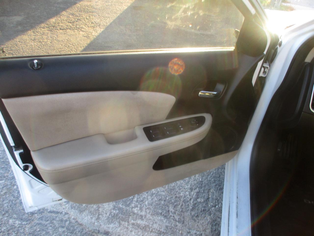 Dodge Avenger 4dr Sdn SE V6 2013