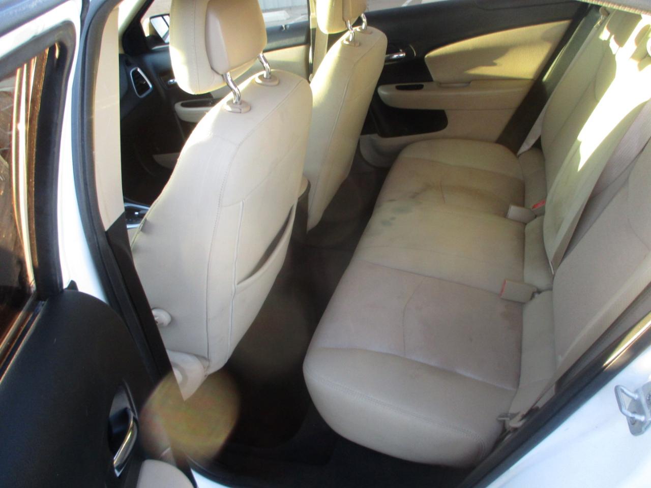 Dodge Avenger 4dr Sdn SE V6 2013