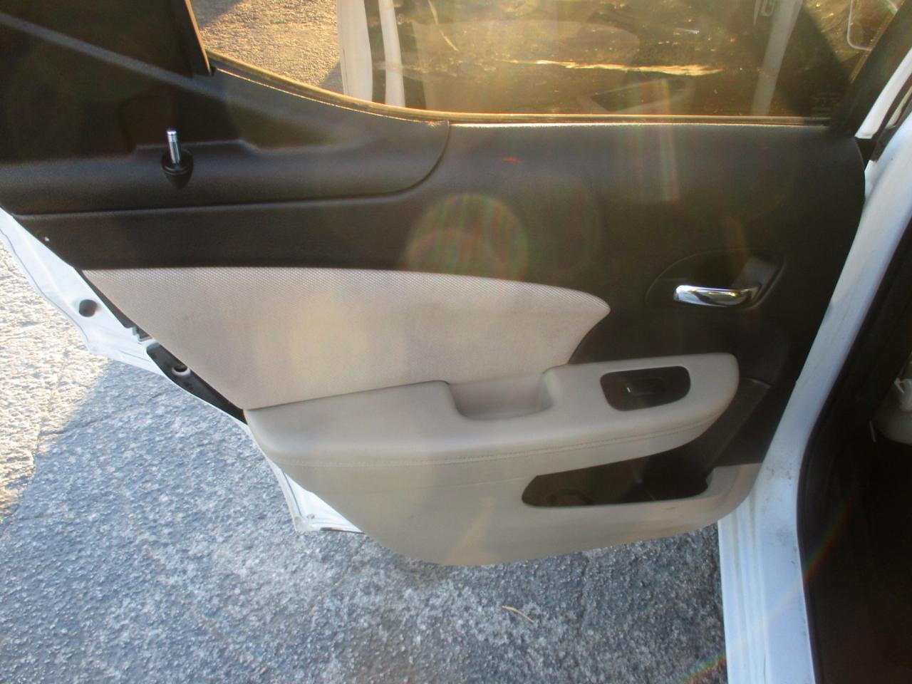 Dodge Avenger 4dr Sdn SE V6 2013