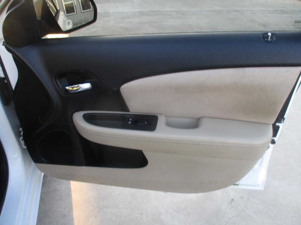 Dodge Avenger 4dr Sdn SE V6 2013