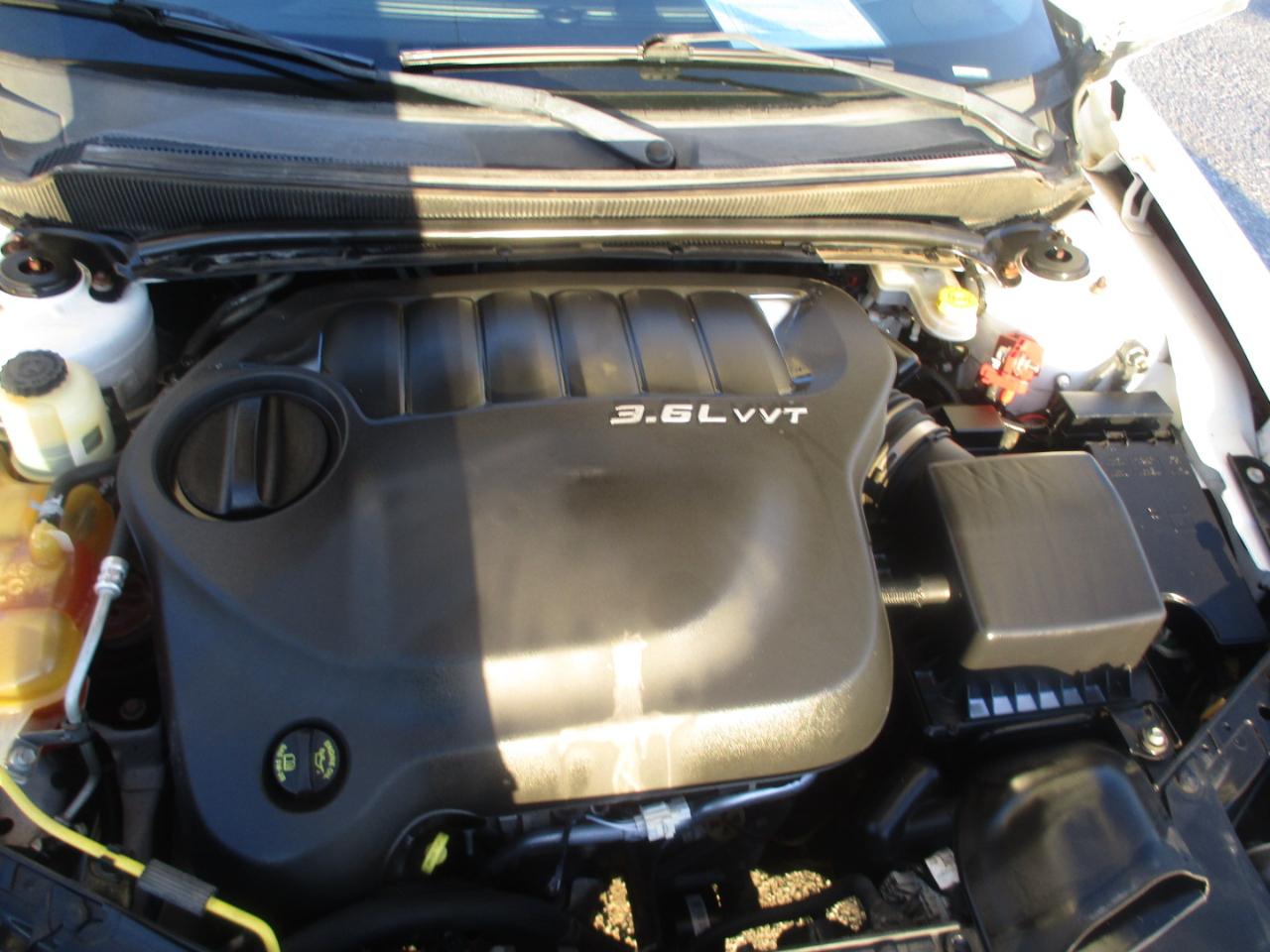 Dodge Avenger 4dr Sdn SE V6 2013