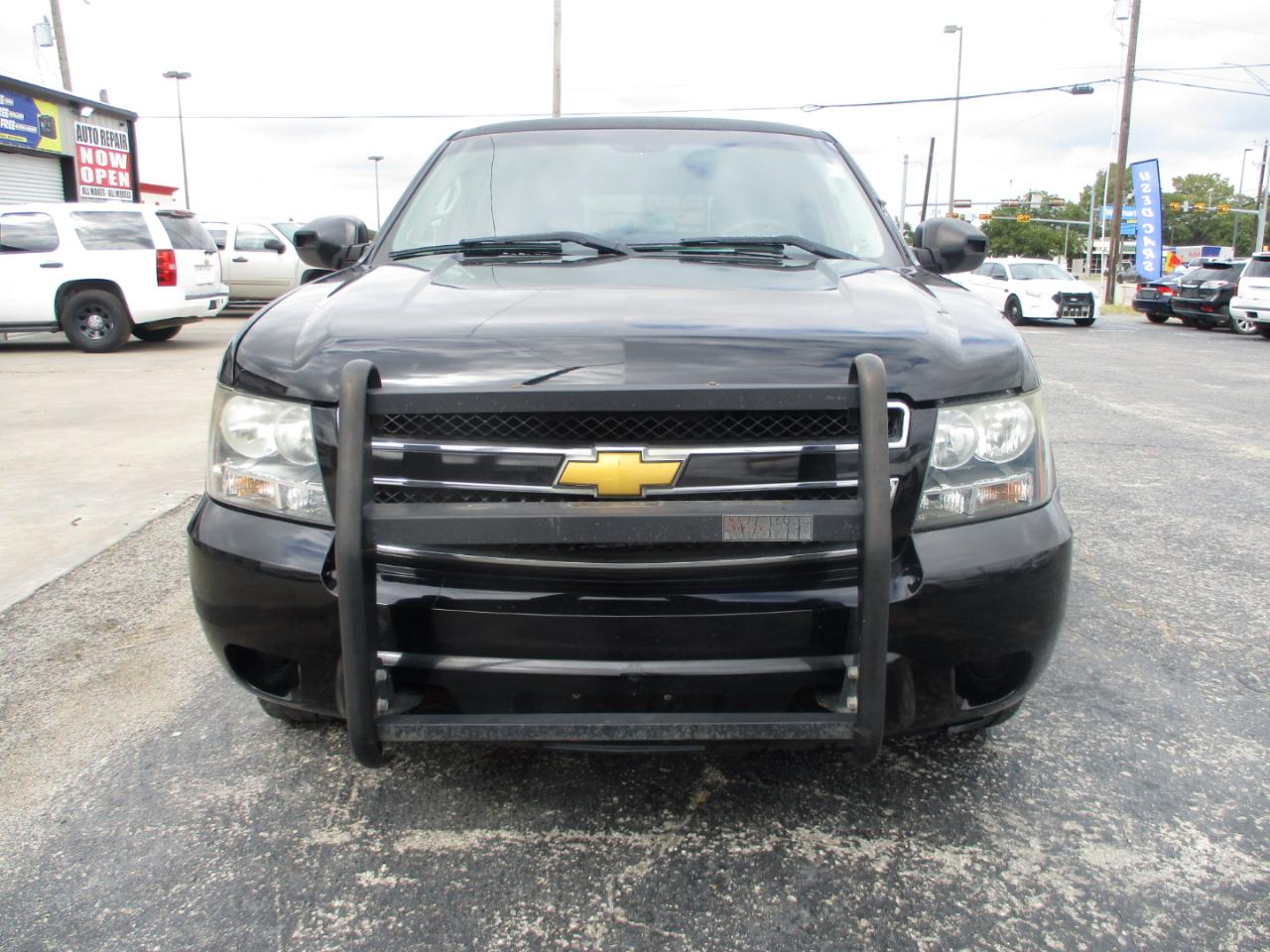 Chevrolet Tahoe photo 2