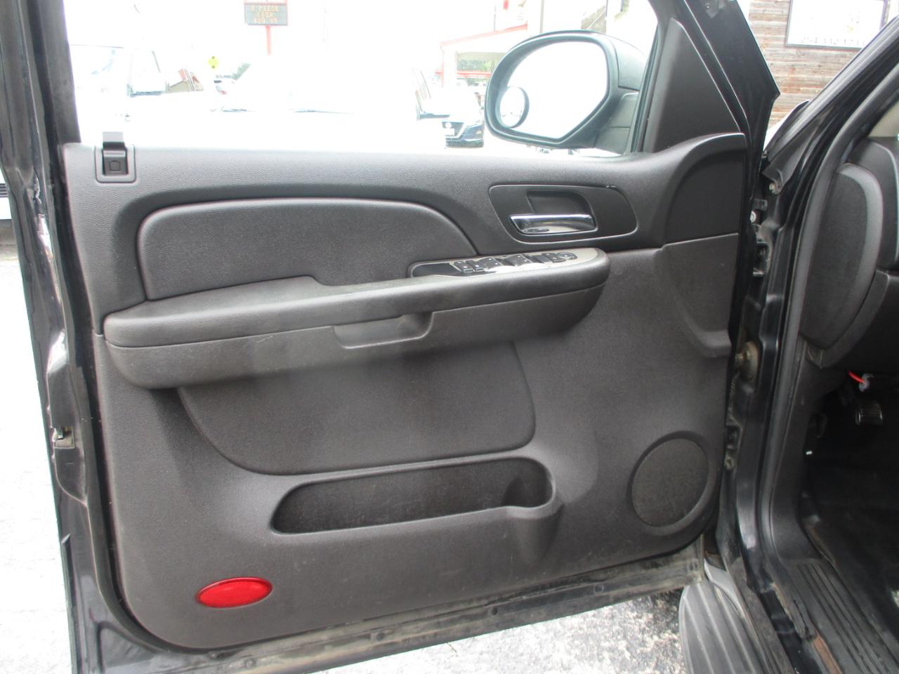 Chevrolet Tahoe photo 9