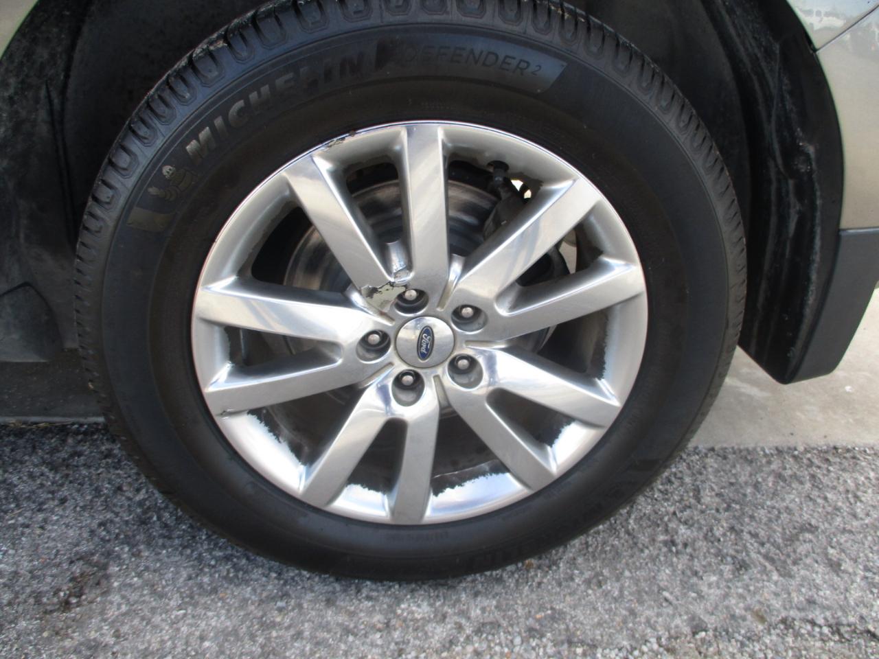 Ford Edge photo 9