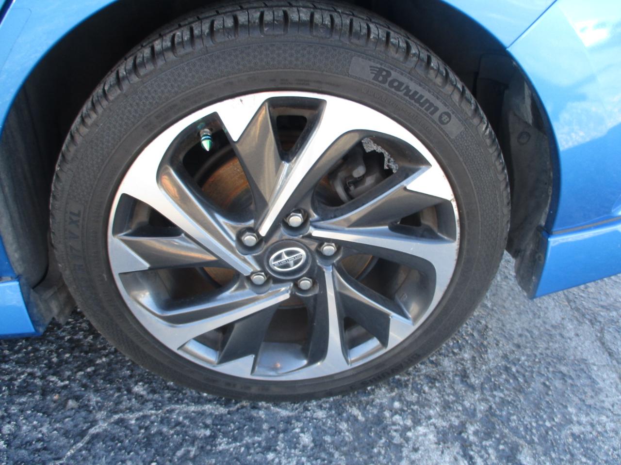 Scion iM photo 9