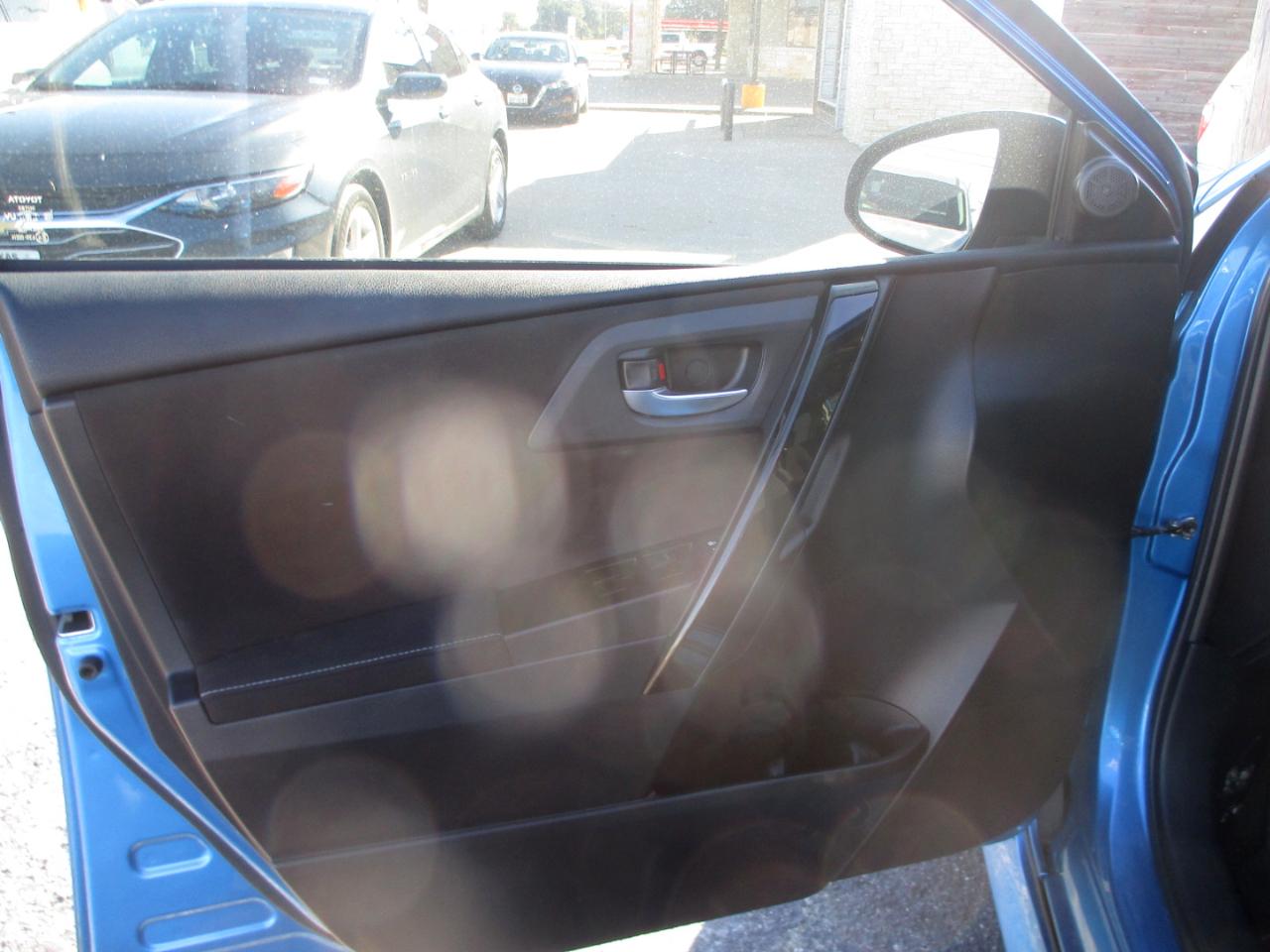 Scion iM photo 12