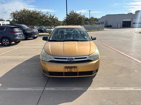 Ford Focus 4dr Sdn SE 2009