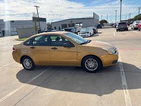 Ford Focus 4dr Sdn SE 2009
