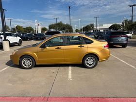 Ford Focus 4dr Sdn SE 2009