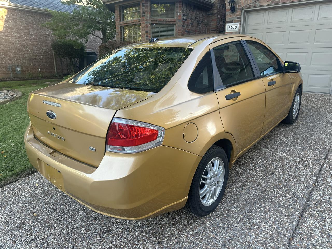 Ford Focus 4dr Sdn SE 2009