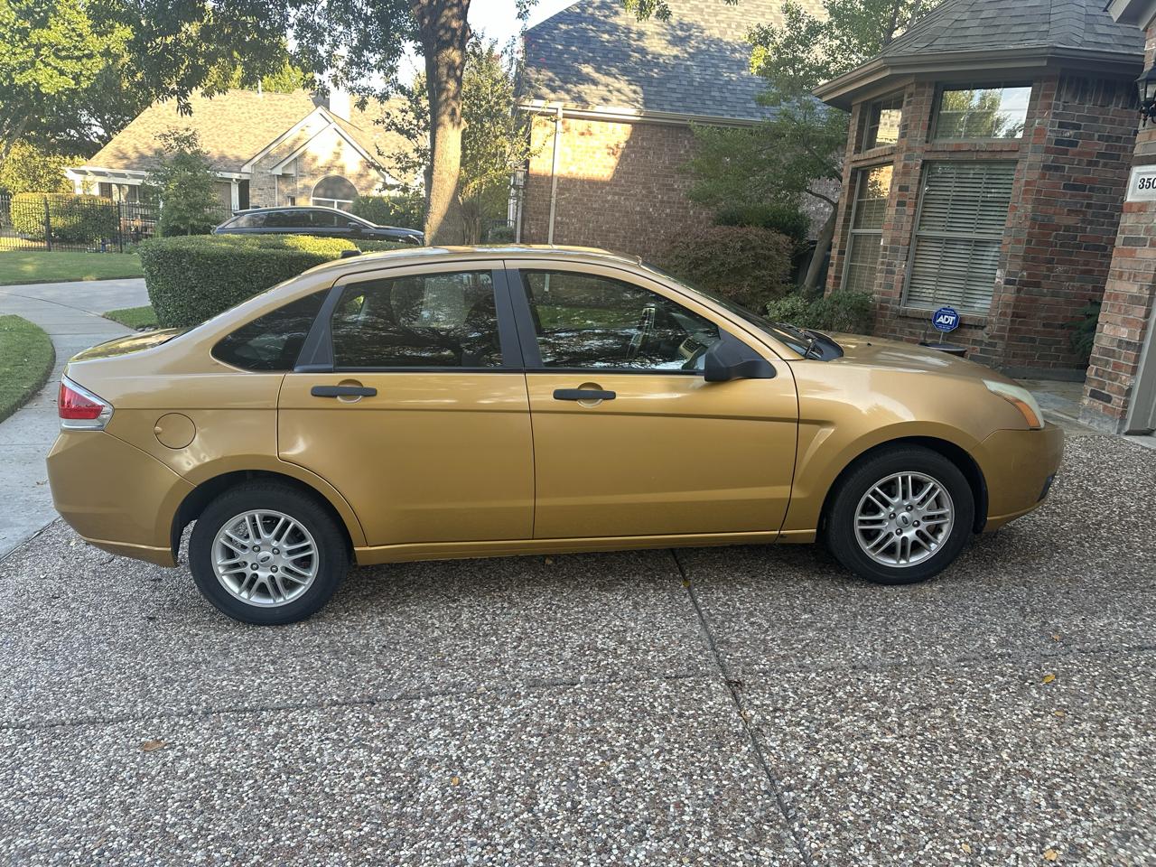 Ford Focus 4dr Sdn SE 2009
