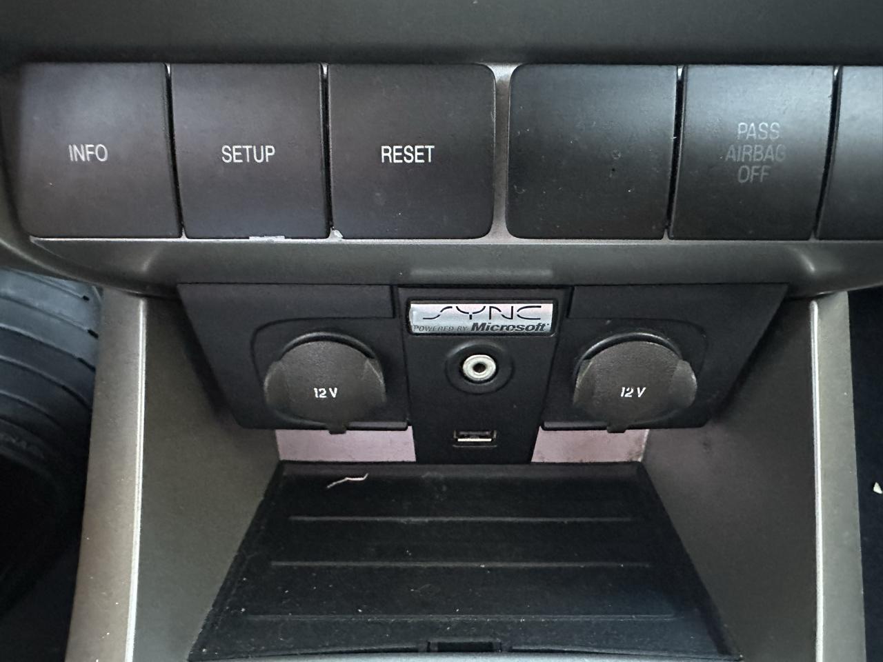 Ford Focus 4dr Sdn SE 2009