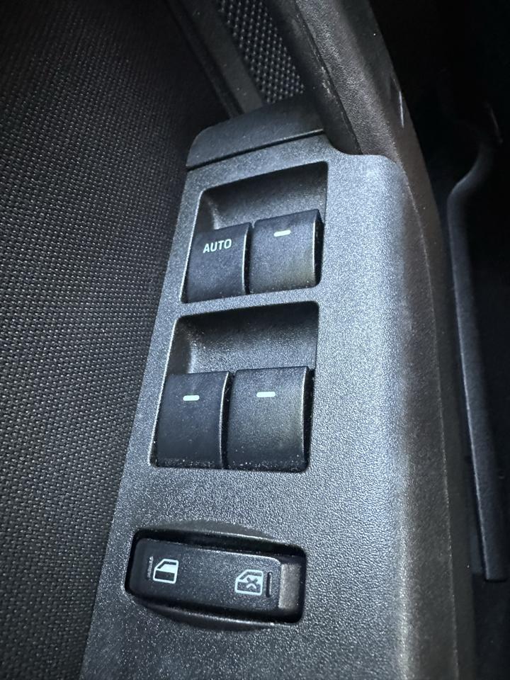Ford Focus 4dr Sdn SE 2009