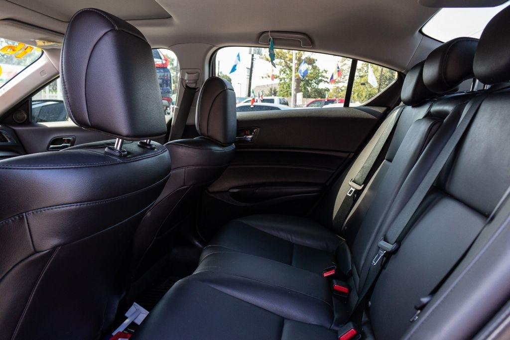 Acura ILX 8-Spd AT 2016