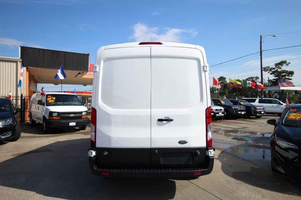 Ford Transit 150 Van Med. Roof w/Sliding Pass. 148-in. WB 2017 Ford Transit 150 Van Med. Roof w/Sliding Pass. 148-in. WB 2017