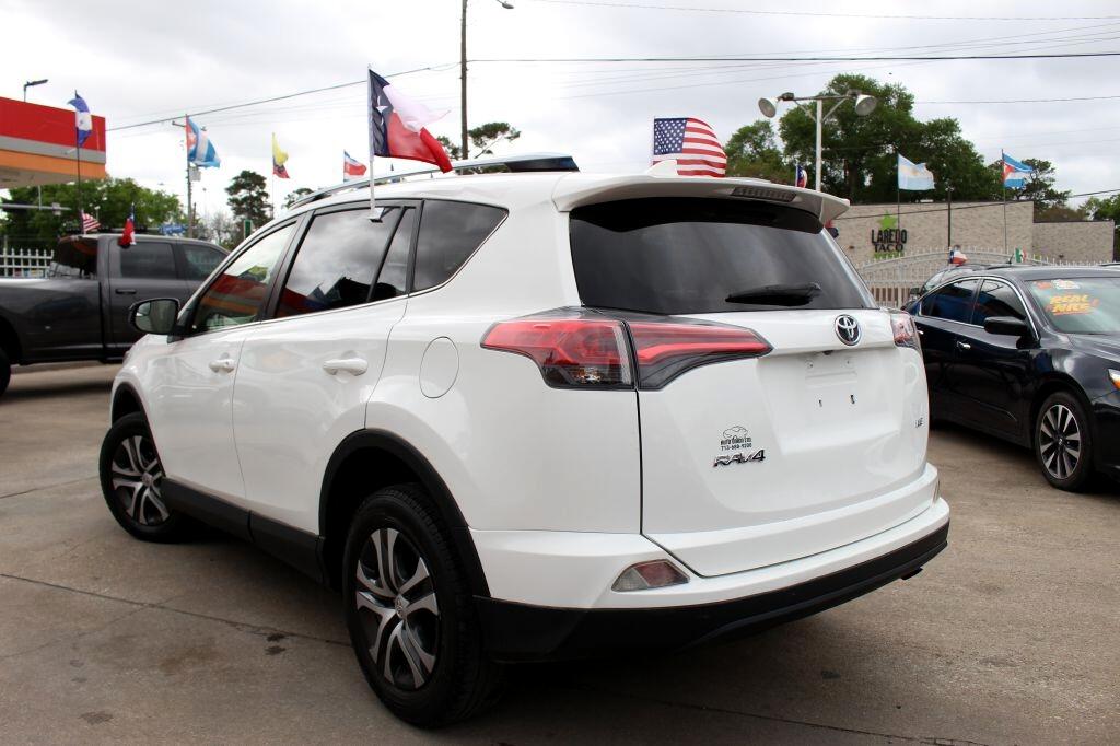 Toyota RAV4 LE FWD 2017 Toyota RAV4 LE FWD 2017
