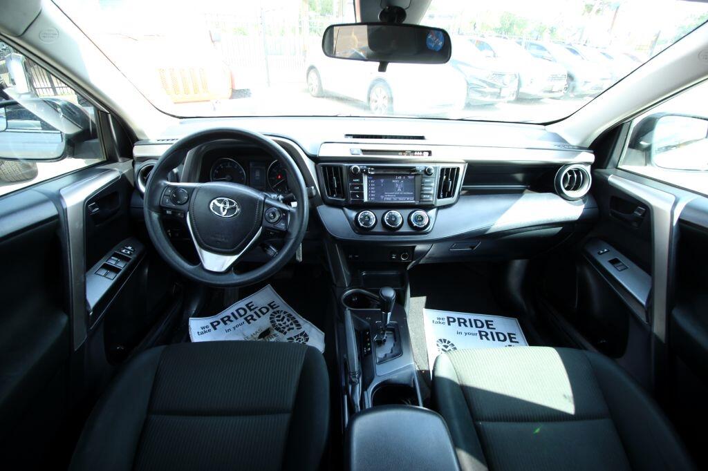 Toyota RAV4 LE FWD 2018 Toyota RAV4 LE FWD 2018