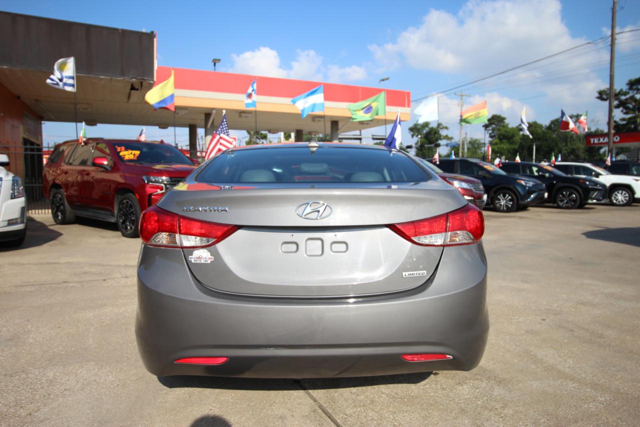 Hyundai Elantra GLS M/T 2013