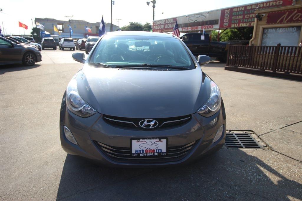 Hyundai Elantra GLS M/T 2013