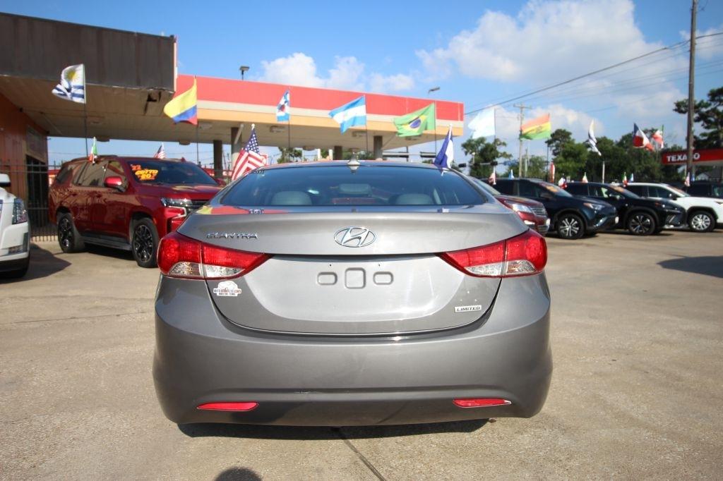 Hyundai Elantra GLS M/T 2013