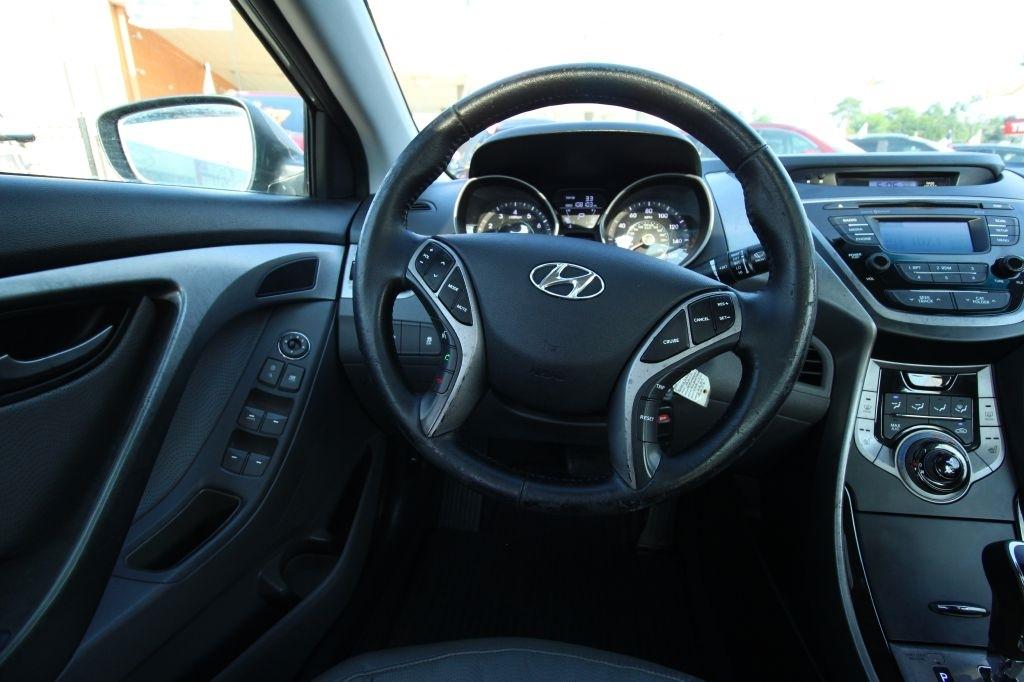 Hyundai Elantra GLS M/T 2013