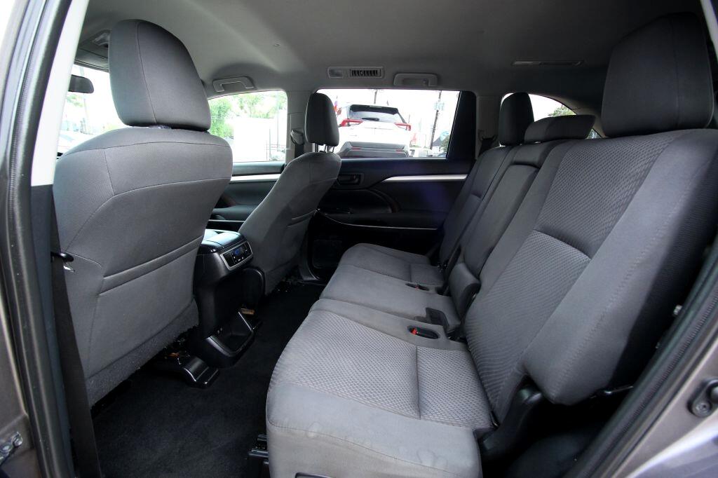 Toyota Highlander LE Plus FWD V6 2019 Toyota Highlander LE Plus FWD V6 2019