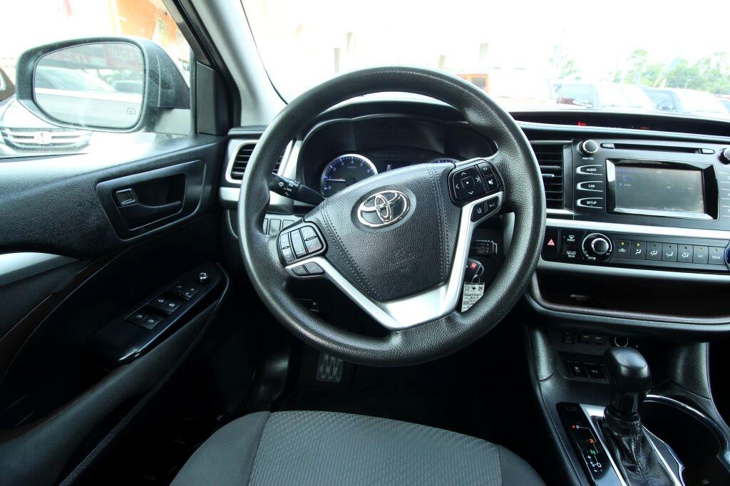 Toyota Highlander LE Plus FWD V6 2019 Toyota Highlander LE Plus FWD V6 2019