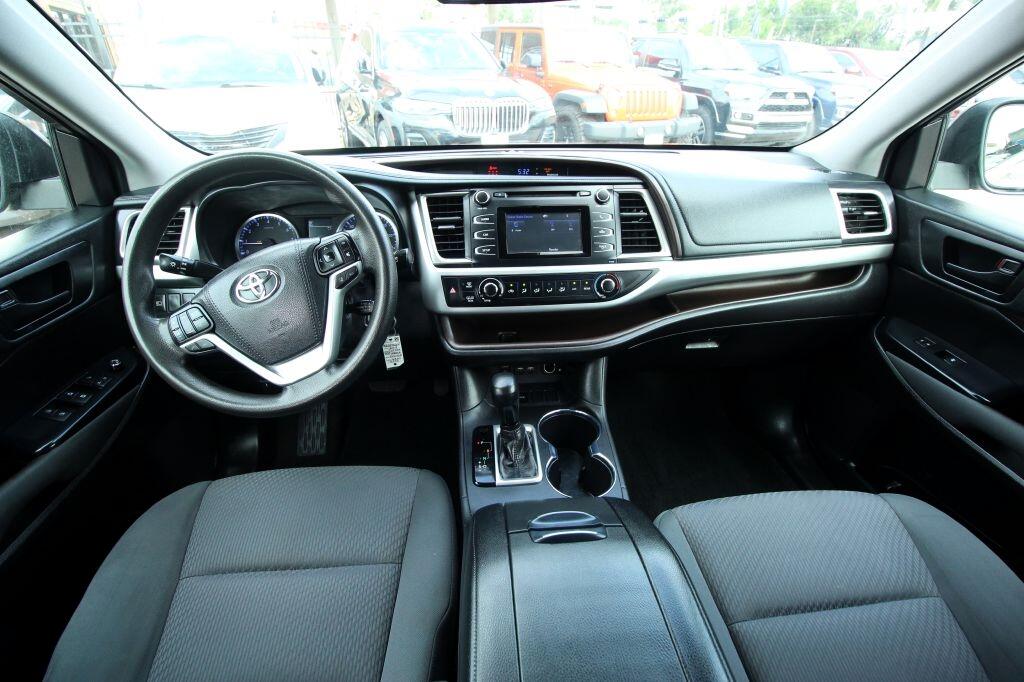 Toyota Highlander LE Plus FWD V6 2019 Toyota Highlander LE Plus FWD V6 2019