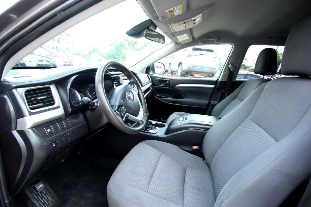 Toyota Highlander LE Plus FWD V6 2019 Toyota Highlander LE Plus FWD V6 2019