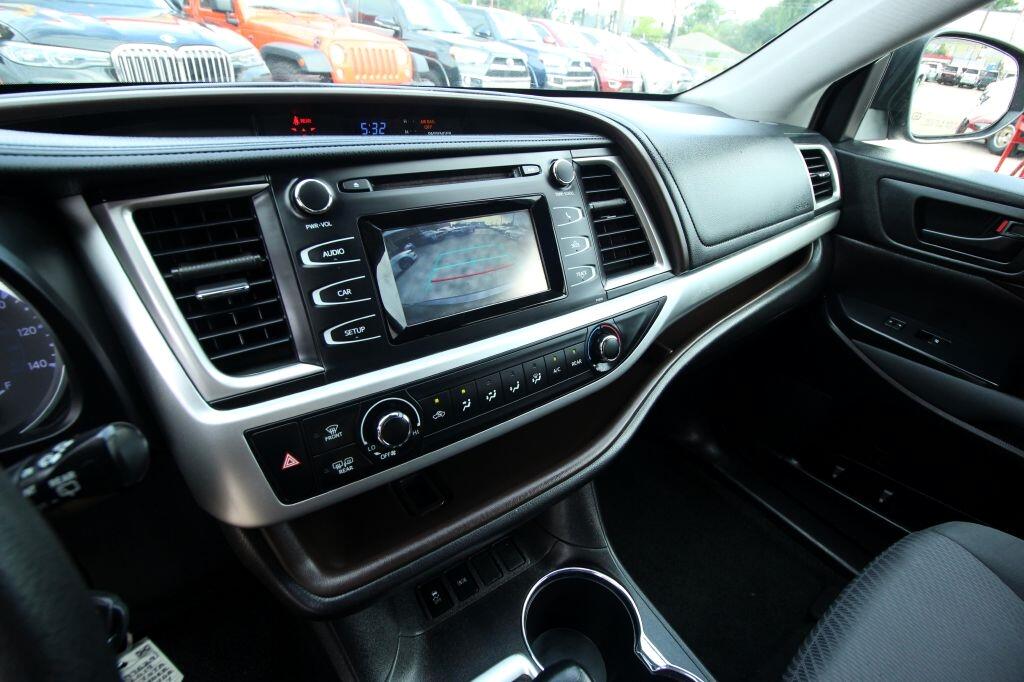 Toyota Highlander LE Plus FWD V6 2019 Toyota Highlander LE Plus FWD V6 2019