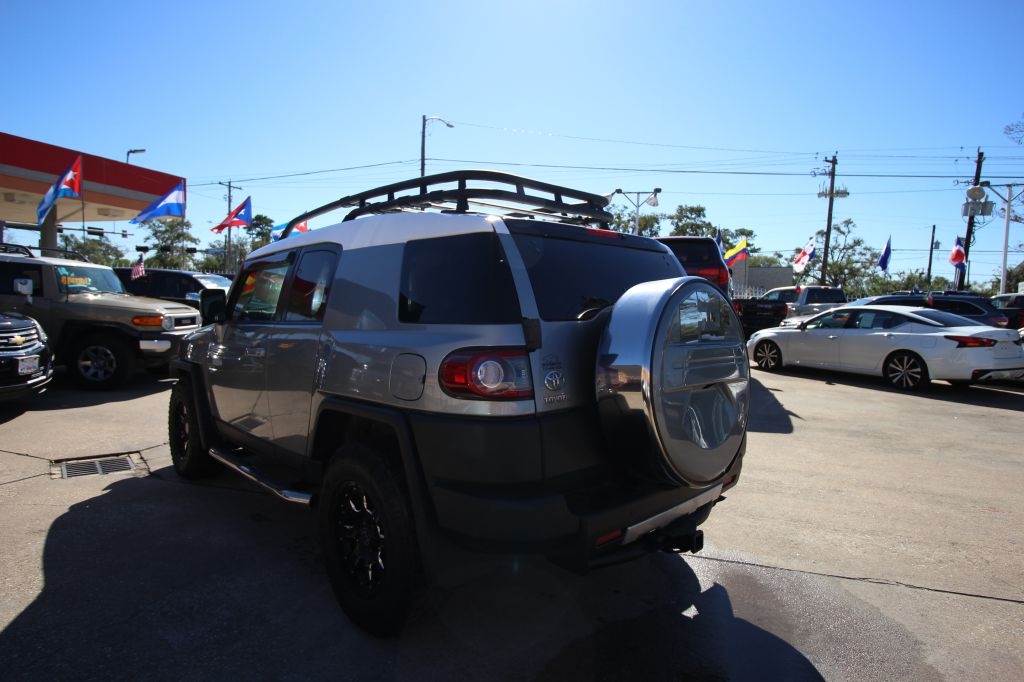 Toyota FJ Cruiser 2WD 2012 Toyota FJ Cruiser 2WD 2012