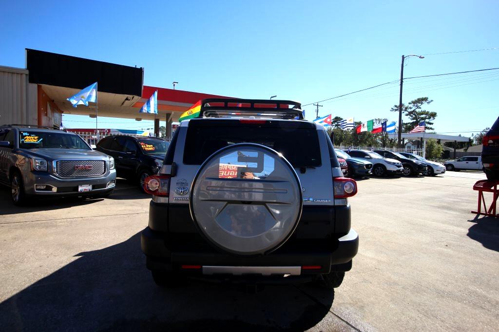 Toyota FJ Cruiser 2WD 2012 Toyota FJ Cruiser 2WD 2012