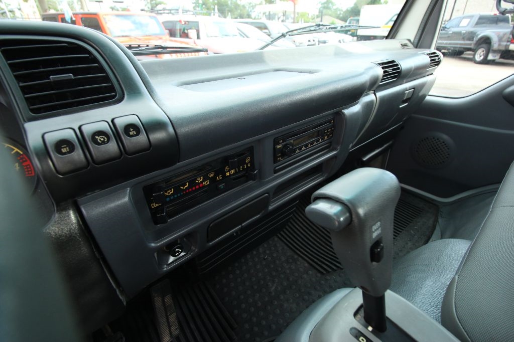 Isuzu NPR  2006 Isuzu NPR  2006