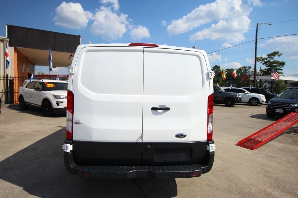 Ford Transit 150 Van Low Roof 60/40 Pass. 130-in. WB 2017 Ford Transit 150 Van Low Roof 60/40 Pass. 130-in. WB 2017
