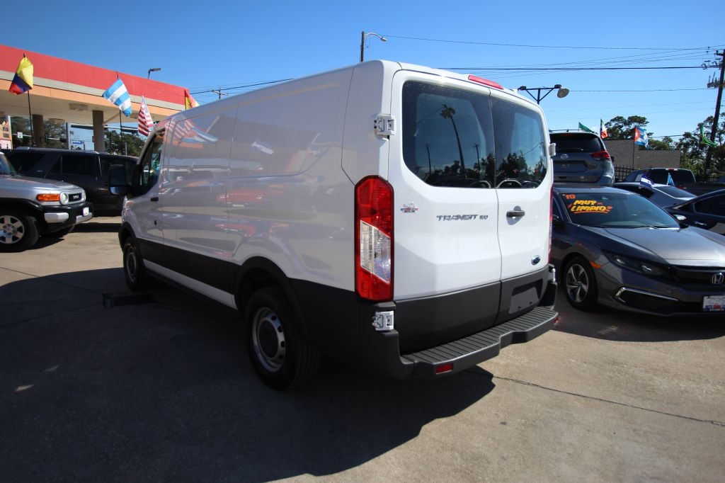 Ford Transit 150 Van Low Roof w/Sliding Pass. 130-in. WB 2015 Ford Transit 150 Van Low Roof w/Sliding Pass. 130-in. WB 2015