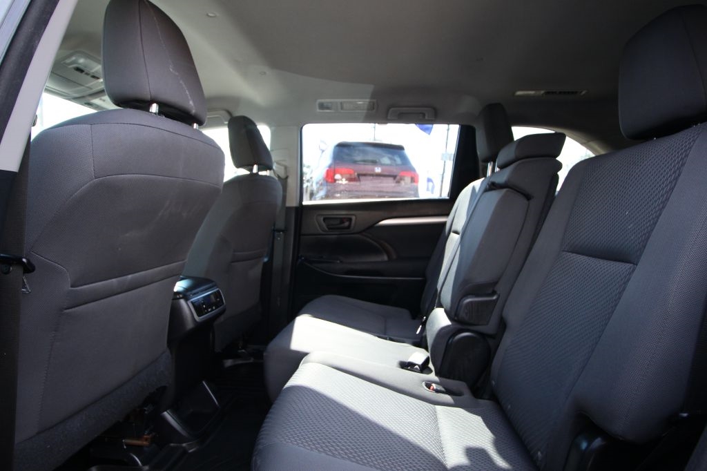 Toyota Highlander LE FWD V6 2015 Toyota Highlander LE FWD V6 2015