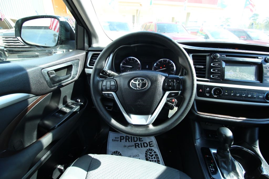 Toyota Highlander LE FWD V6 2015 Toyota Highlander LE FWD V6 2015