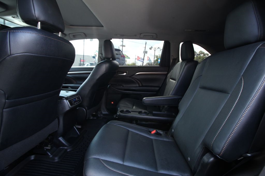 Toyota Highlander Limited FWD V6 2016