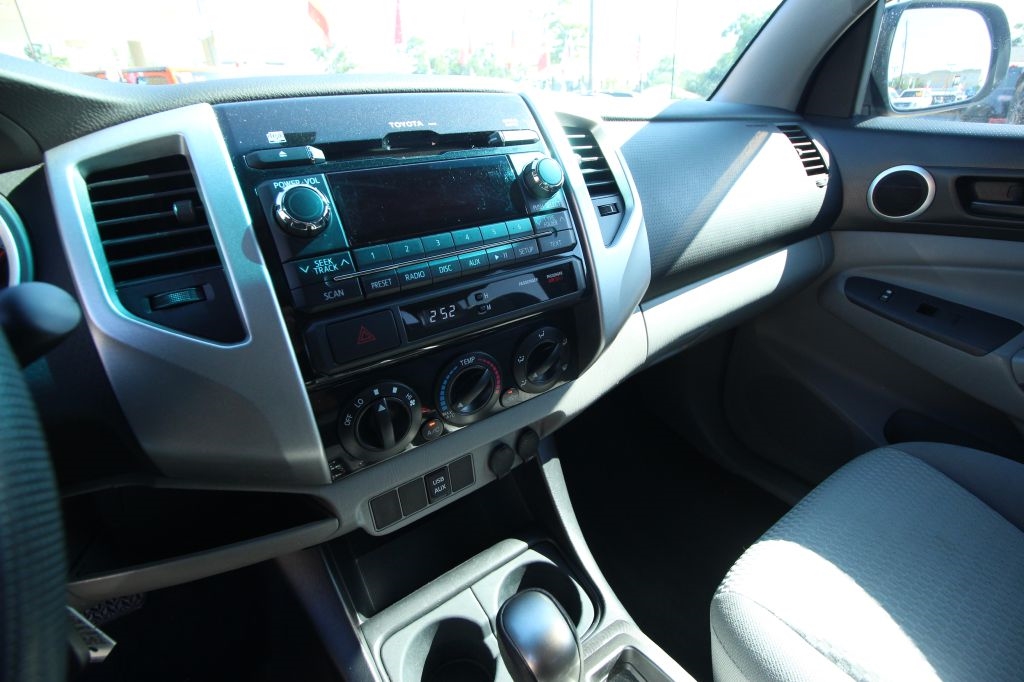 Toyota Tacoma PreRunner Double Cab V6 Auto 2WD 2012 Toyota Tacoma PreRunner Double Cab V6 Auto 2WD 2012