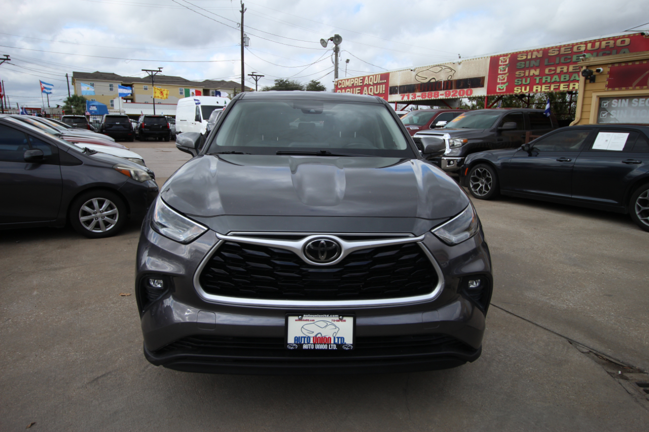 Toyota Highlander LE AWD V6 2021