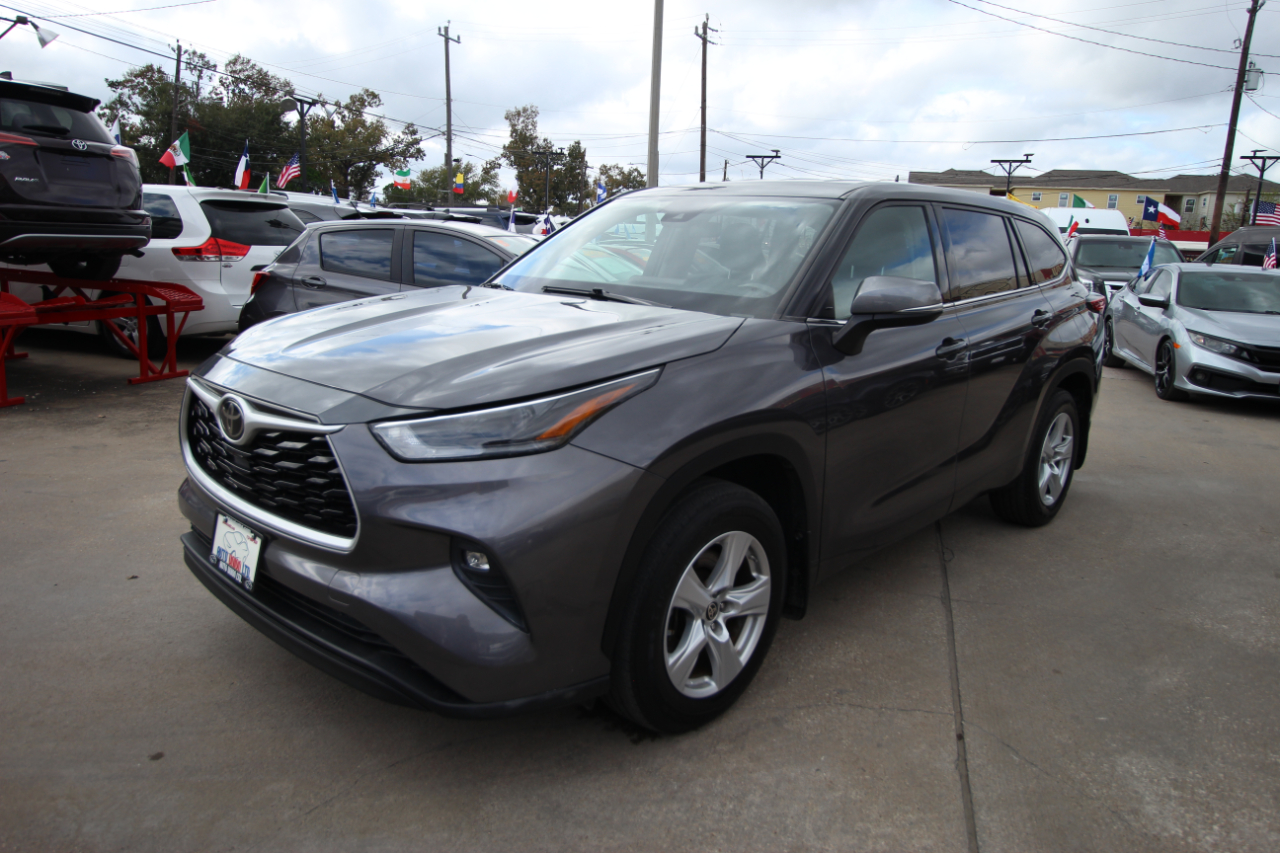 Toyota Highlander LE AWD V6 2021