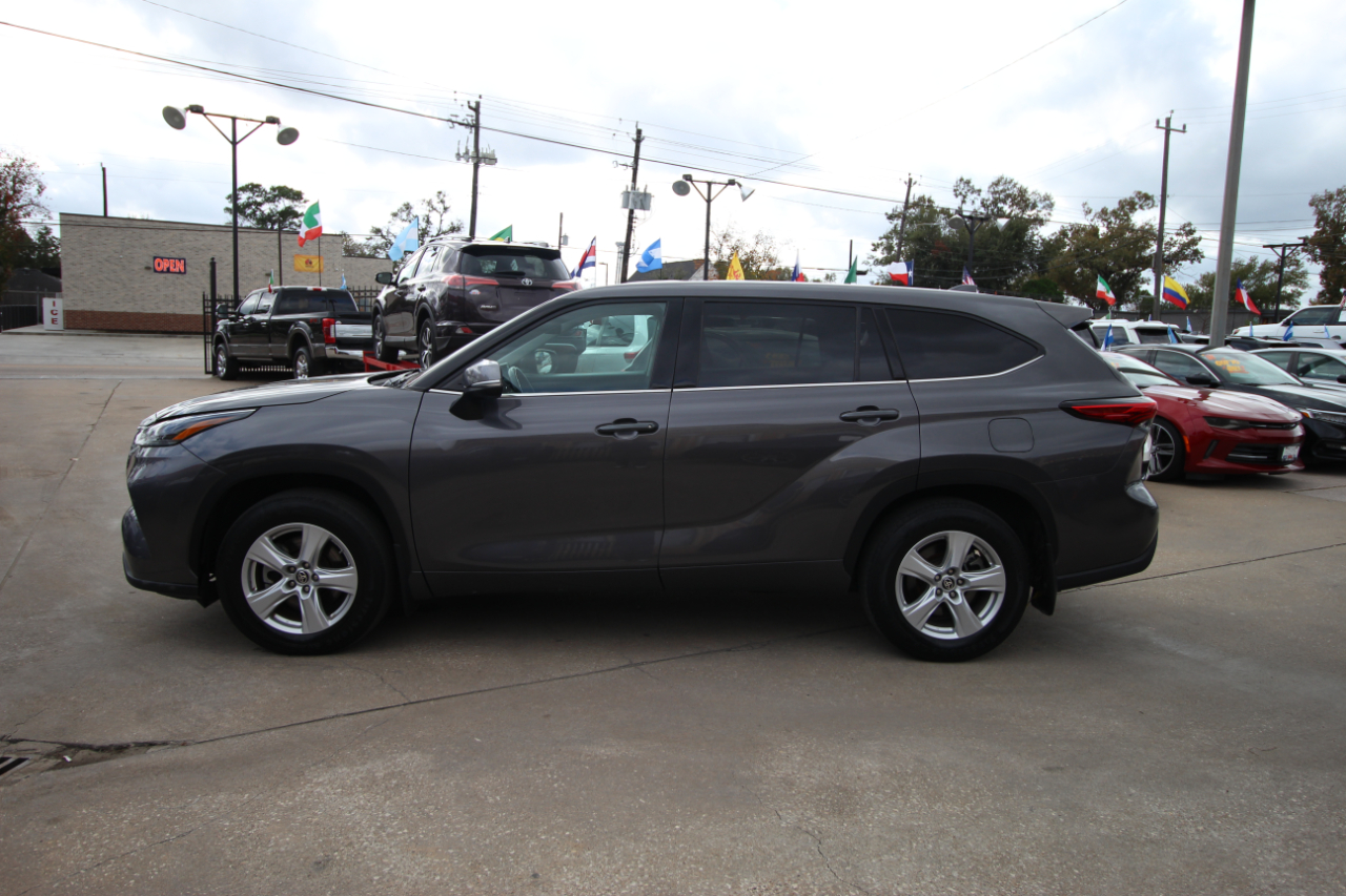 Toyota Highlander LE AWD V6 2021