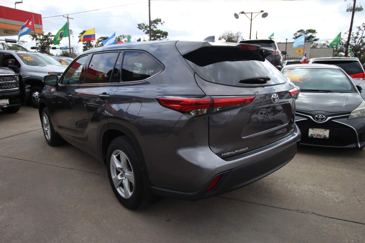 Toyota Highlander LE AWD V6 2021